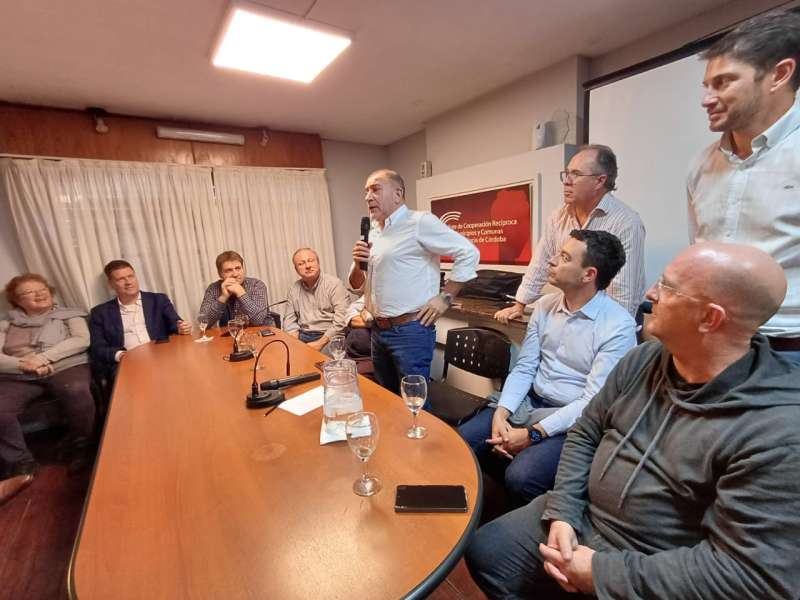 El Senador Luis Juez se reunió con el Foro de Intendentes radicales